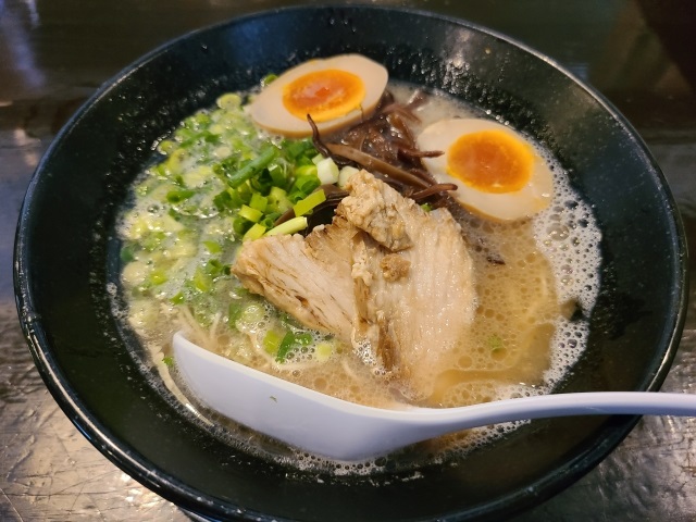 豚と小麦 神田駅ラーメン店OPEN