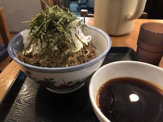 なぜ蕎麦にラー油を入れるのか。八王子店が八王子市下柚木にオープン予定